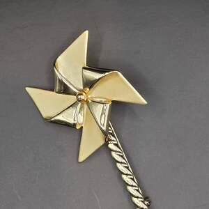 Vintage AJC Signed Gold Tone Spinning Pinwheel Pin
